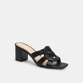 

Nikki Sandal