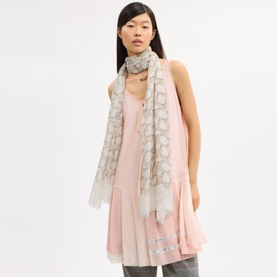 Bufanda-Coach-en-Signature-CAX68-XW2